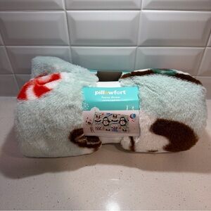Pillowfort Fuzzy Throw Penguins Holiday Treats Kids' Throw Blanket Nwt